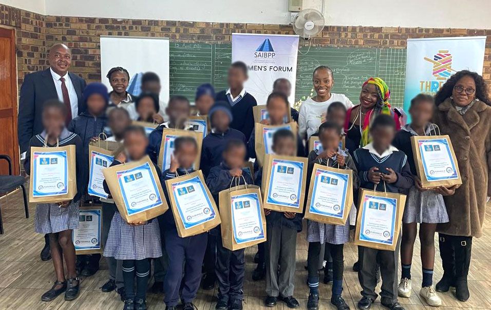 Learners of Nyiko Primary School with their Fudumala Packs, alongside SAIBPP Women's Forum and Threads for Ikasi Foundation representatives